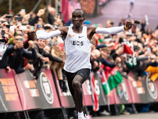 Eliud Kipchoge storms to the finish line during Ineos 1:59 challenge.