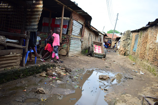 A pathway within Kisumu Ndogo mmoja slum