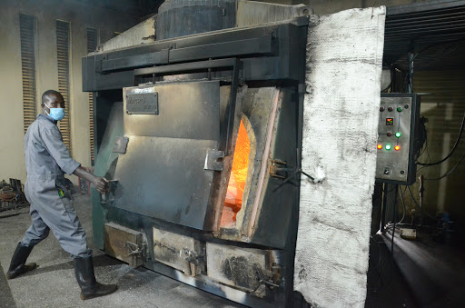 An employee at the Hindu crematorium opens the furnace on April 25, 2021.