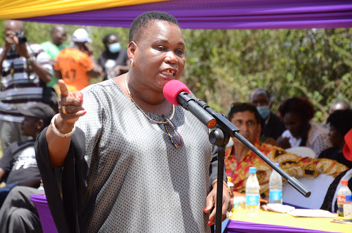 Kware MCA Rose Ogonda speaking during the burial of Mzee Njenga Mwenda at Langata Cemetery, Nairobi 