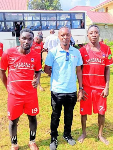 Newly appointed Shabana coach Robert Onienda with strikers Abou Traore (L) and Mohamed Coulibally .