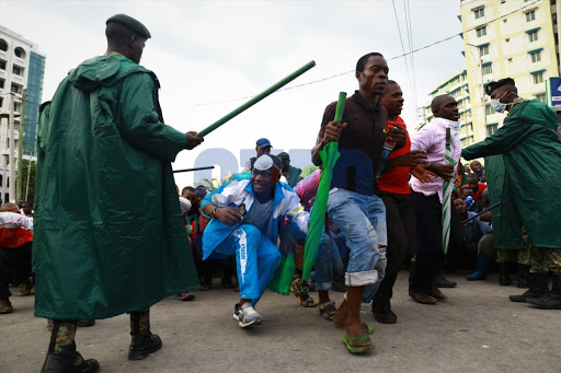 Mombasa residents scamper for safety as police enforced the nationwide curfew on Friday, March 27,2020.