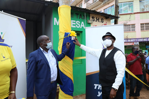 Kenya Power's South Nyanza regional manager Jeremiah Kinda and Kisii Governor James Ongwae launch the integrated street lighting project in Kisii town